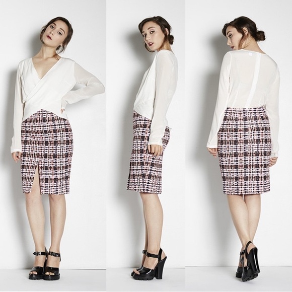 FINDERS KEEPERS WONDERLAND TARTAN PRINT PLAID PENCIL SKIRT - Picture 1 of 16